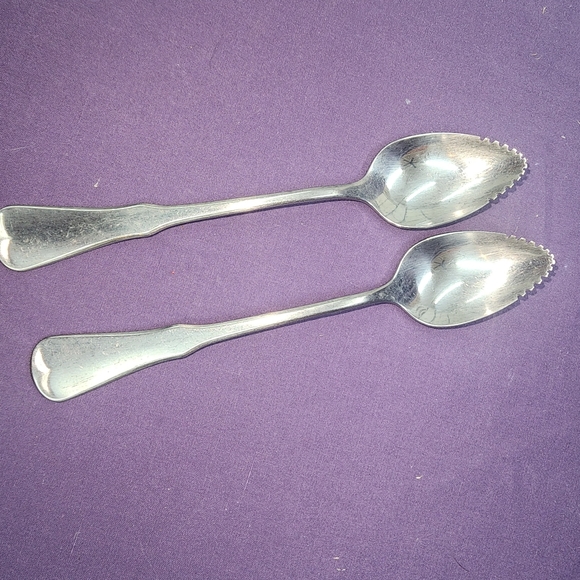 Oneida Other - Patrick Henry, set of 2 Fruit Spoons